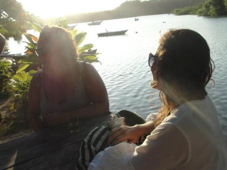 Cervejinha com Marcella e pôr-do-sol no Boteco do Pará, em Caraíva